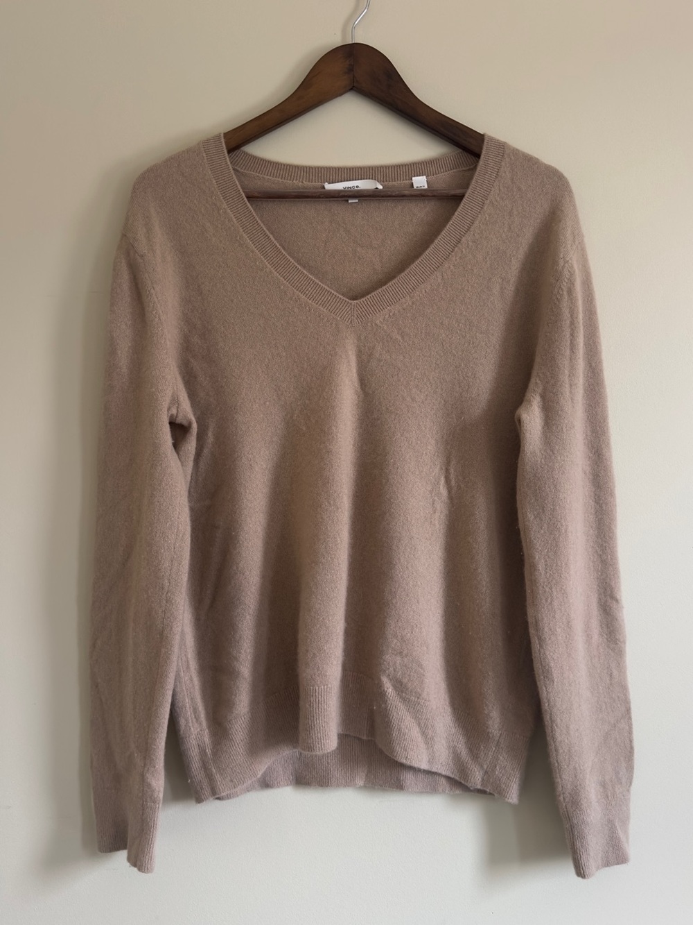 Vince 100% Cashmere Knit V-Neck Sweater in Tan